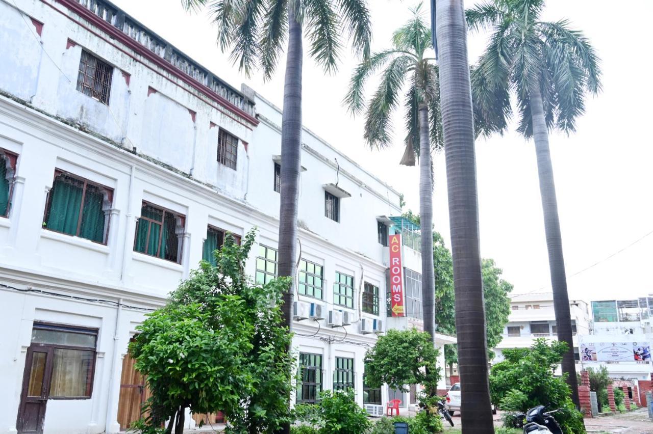 The Hotel Ambassador Inn Varanasi Exterior foto